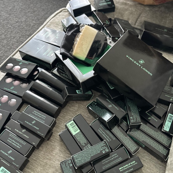 97 items Vincent Longo Assorted Cosmetics - Picture 3 of 16